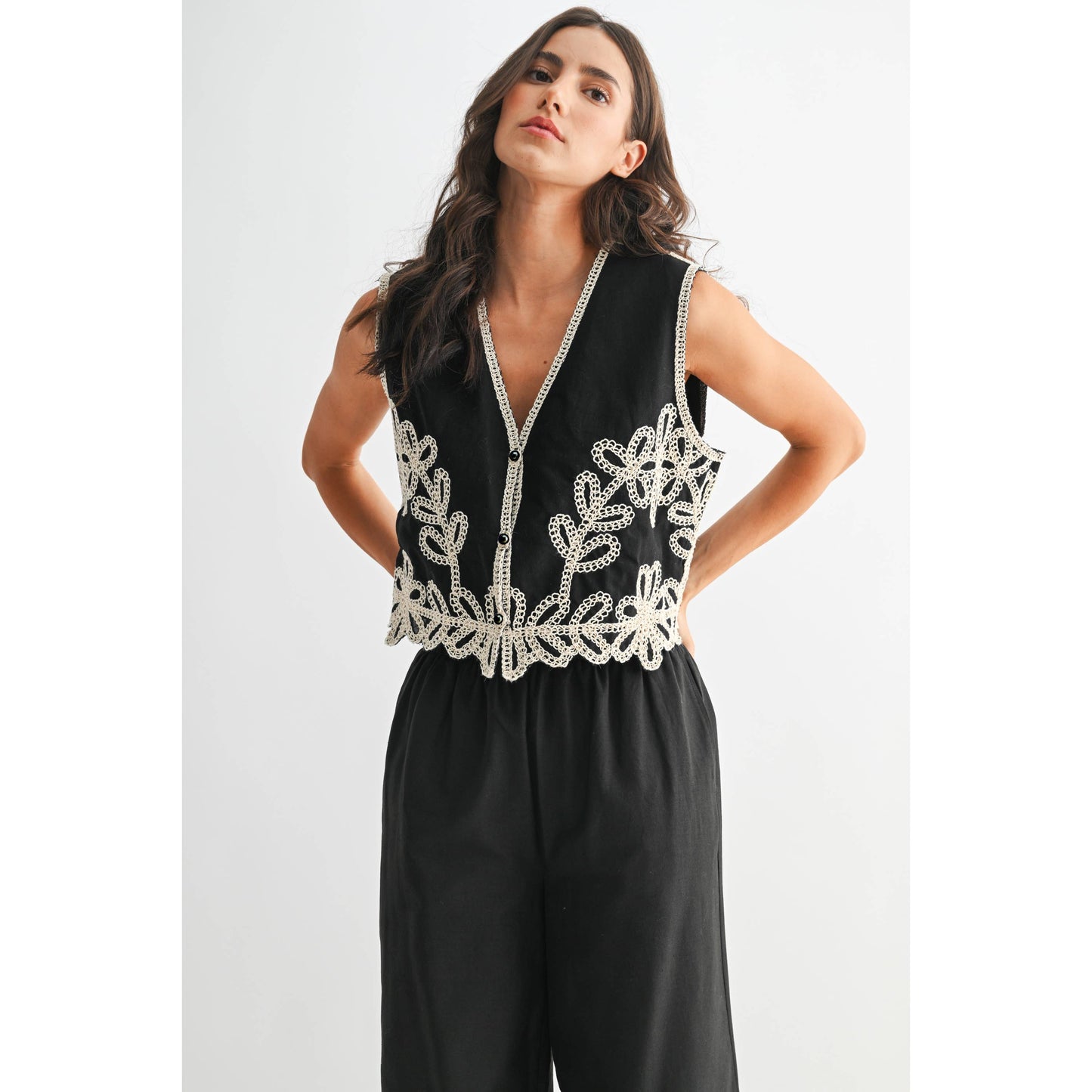 EMBROIDERED TOP AND PANTS SET