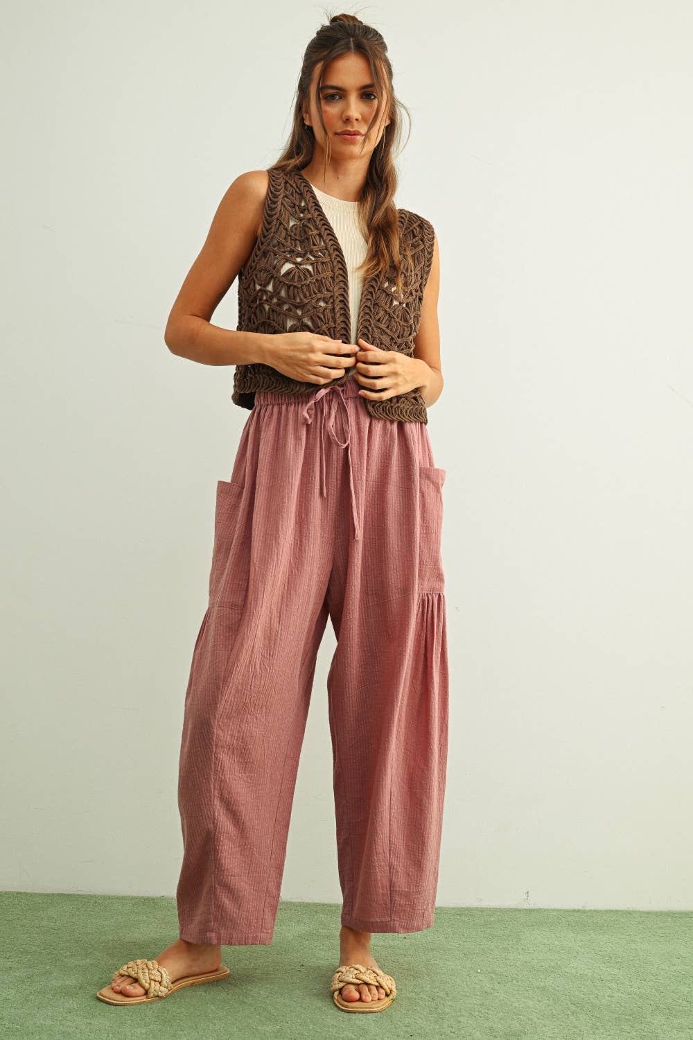 MAUVE PINSTRIPED LOOSE PANTS WITH POCKETS
