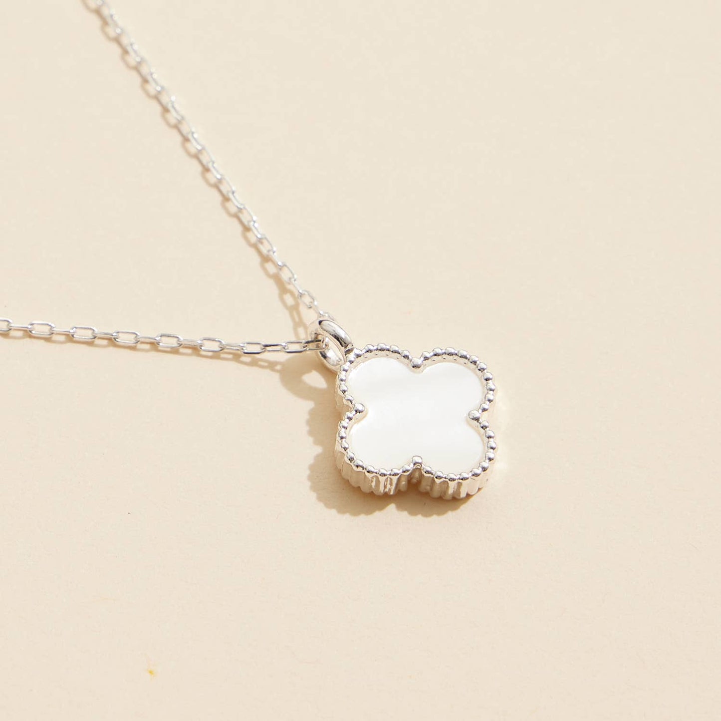 Quatrefoil Shell Charm Short Necklace