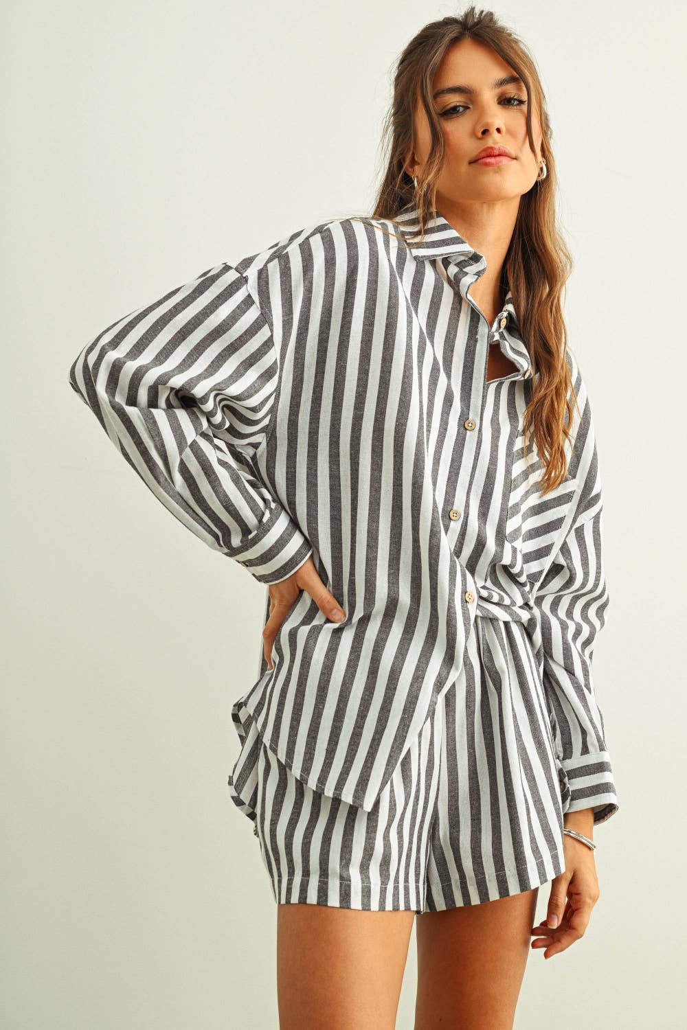 STRIPED LINEN SHORTS