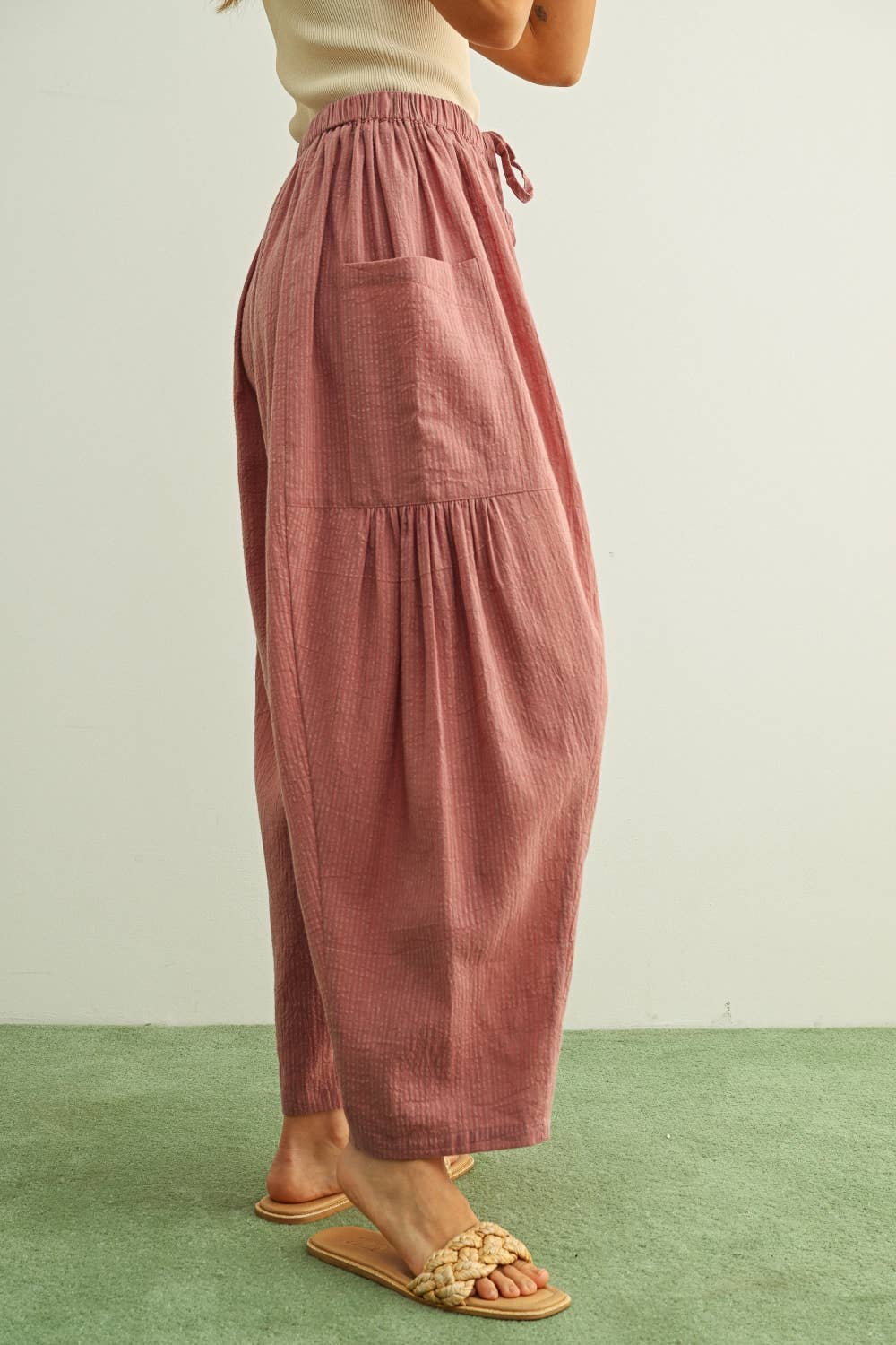 MAUVE PINSTRIPED LOOSE PANTS WITH POCKETS