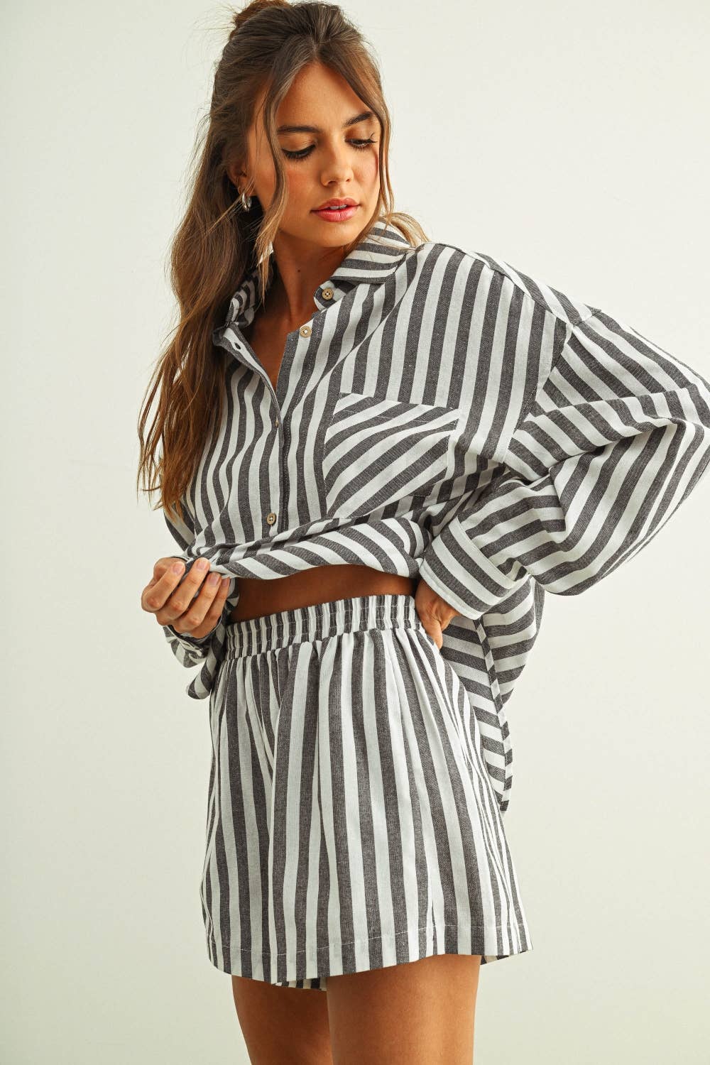 STRIPED LINEN SHORTS