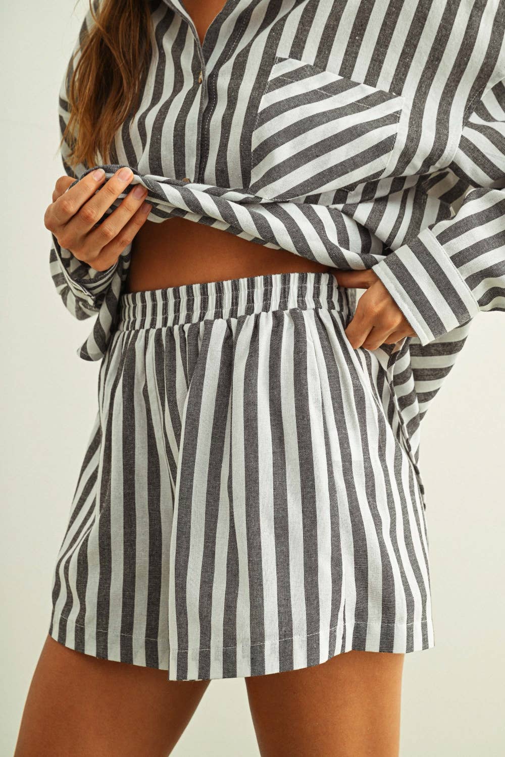 STRIPED LINEN SHORTS