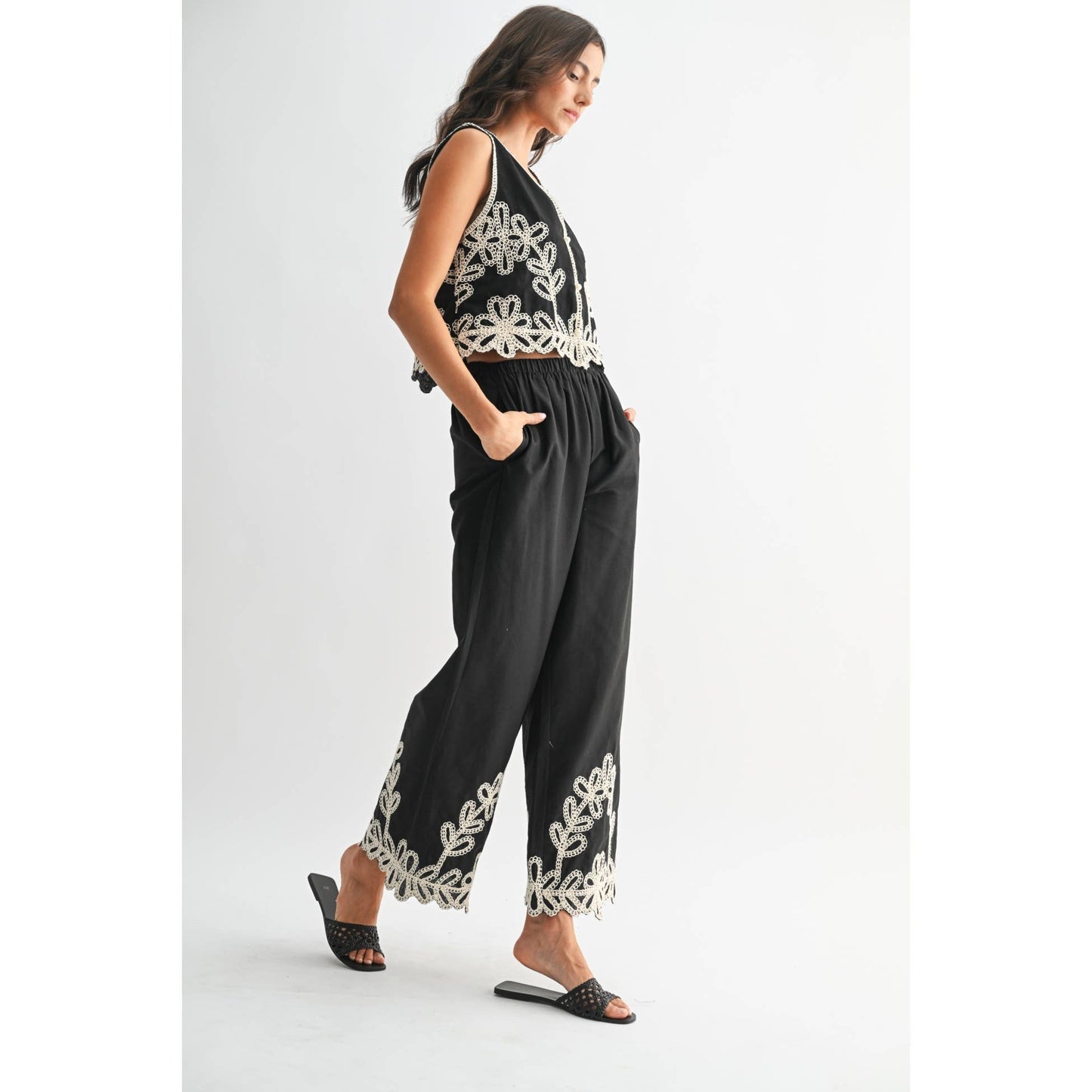 EMBROIDERED TOP AND PANTS SET