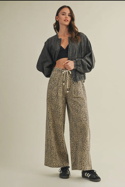 Relaxed Fit Drawstring Leopard Pant