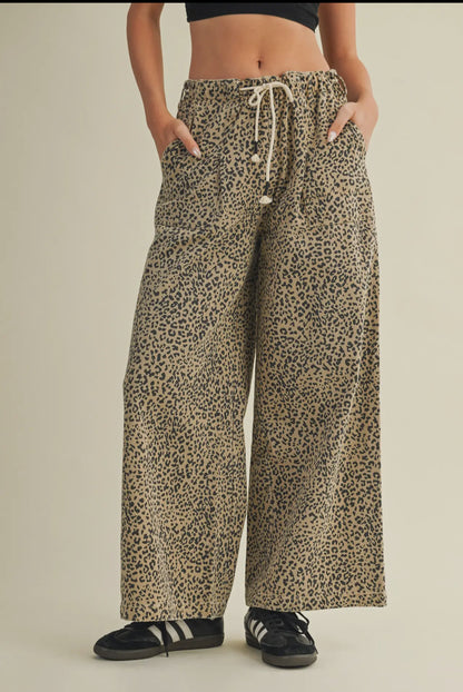 Relaxed Fit Drawstring Leopard Pant