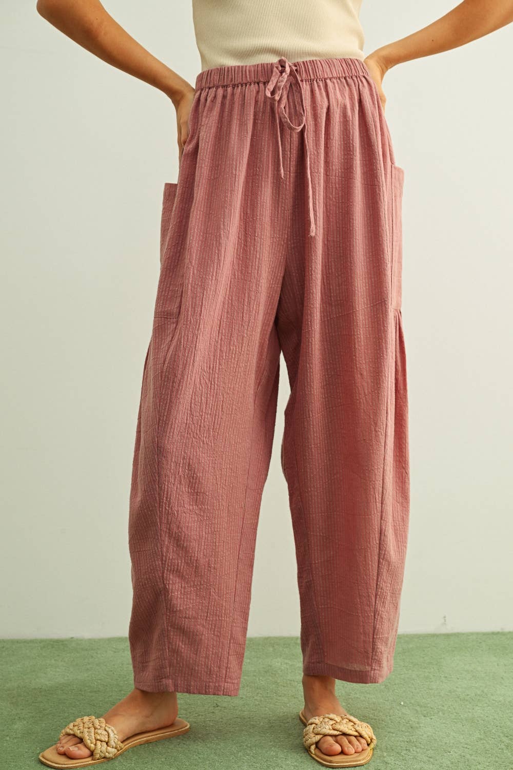 MAUVE PINSTRIPED LOOSE PANTS WITH POCKETS