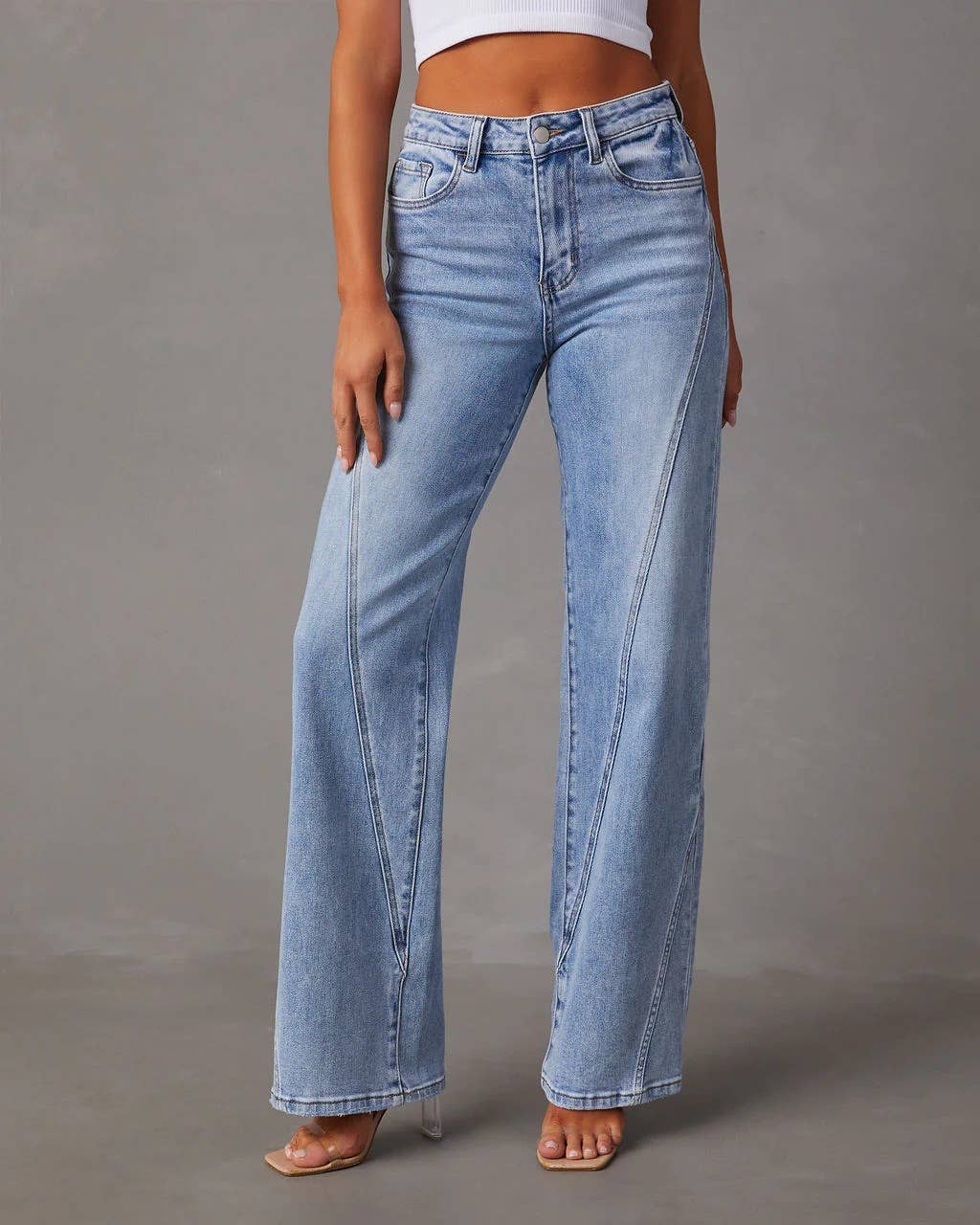 Loose-Fitting Wide-Leg Jeans